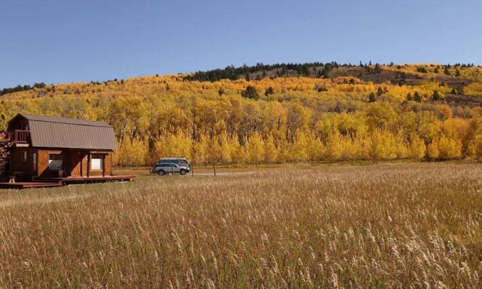 Victor House | Intimate Mountain Cottage in Teton Valley