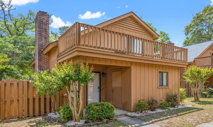 Atlantic Beach House | Intimate patio home w/private sundeck, grill, and fenced yard--close to beach