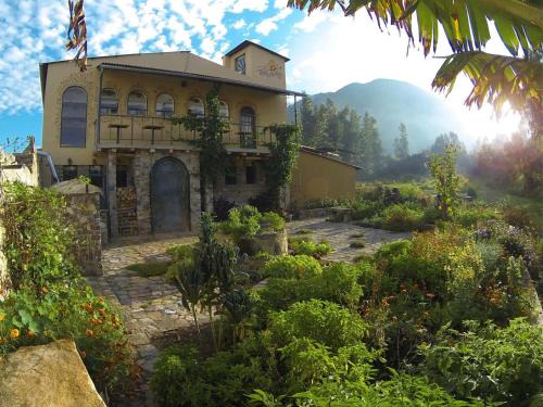 Caraz Hotel | IntiRumi Inn