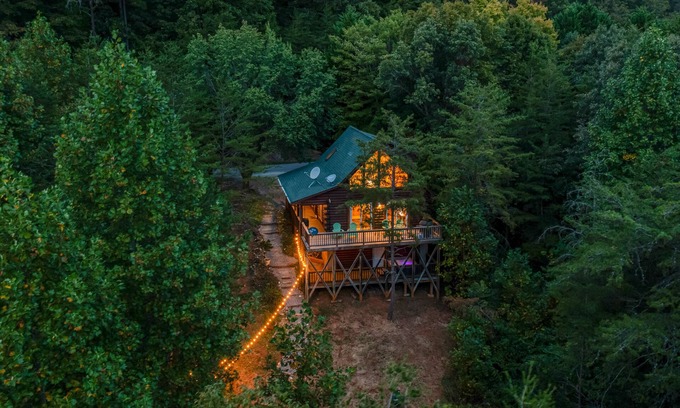 Vein Mountain Cabin | Into the woods 45 Min to Asheville w/Hot Tub