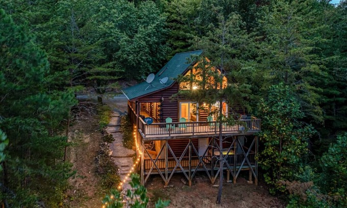 Vein Mountain Cabin | Into the woods 45 Min to Asheville w/Hot Tub
