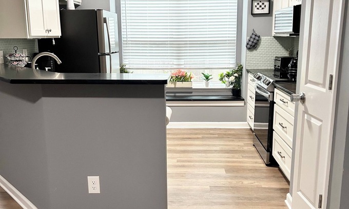 Madison Cottage | Inviting 1 level duplex - Casual Lux inspired