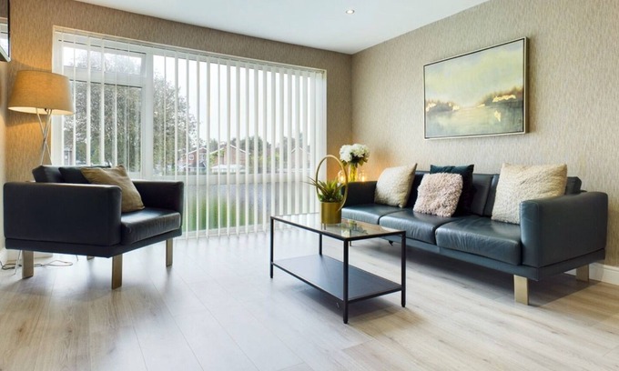 Hazlerigg House | Inviting 2-bed House in Newcastle Upon Tyne