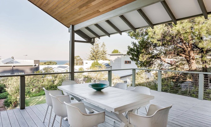 Dunsborough Cottage | INVITING 2 STOREY COASTAL COTTAGE SITUATED HIGH ABOVE OLD DUNSBOROUGH