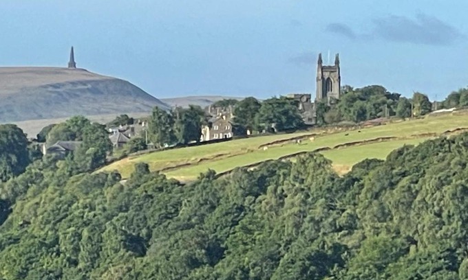 Pecket Well Ski Chalet | Inviting 4 Berth caravan in Hebden Bridge