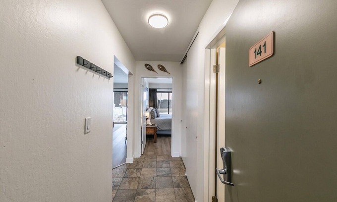Truckee Condo | Inviting King Deluxe 1 BR Condo W/Lake view #141 at Donner Lake Village