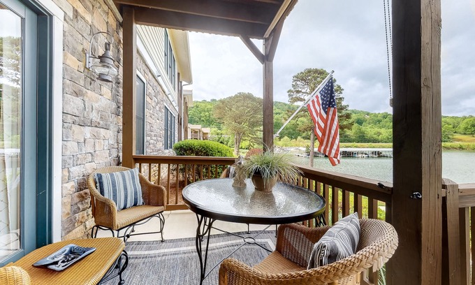 Hiawassee Condo | Inviting lakefront home with dock, WiFi & central A/C