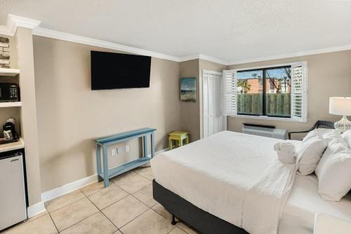 Litchfield by the Sea Apartment | Inviting Retreat Resort View King Rm 1st Floor