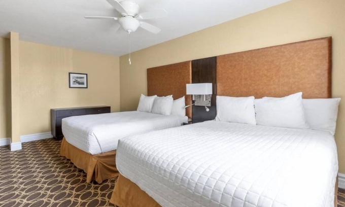 Corte Madera Hotel | Inviting Unit w/Kitchen | Courtyard | Outdoor Pool | Free Parking