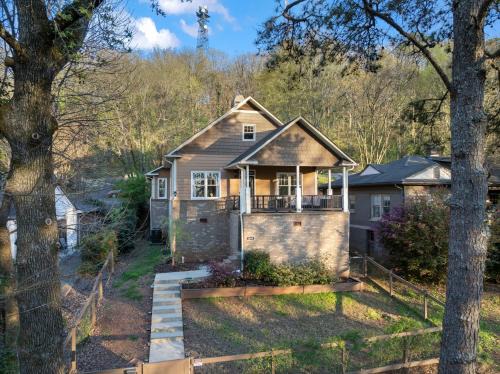 Glen Iris Villa | Iris Manor Luxury Modern Stay Near UAB