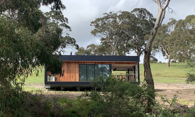 Hindmarsh Valley Cabin | Ironbark Luxury Retreat at Softfoot Alpaca Farm in Victor Harbor