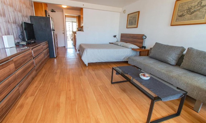 Waikiki Apartment | ISLAND COLONY STUDIO 2017