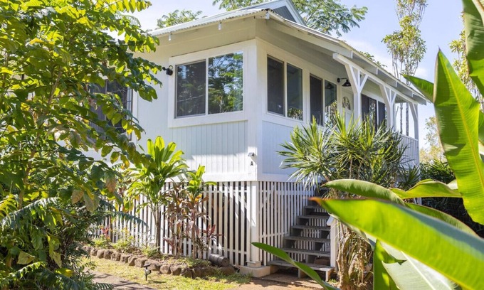 Hilo Cottage | Island Getaway, Walk to Downtown Hilo