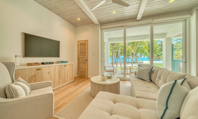 Los Fuertes Condo | Island Living 2-Bed, 2-Bath Oceanfront Ground-Level Condo direct beach access E7