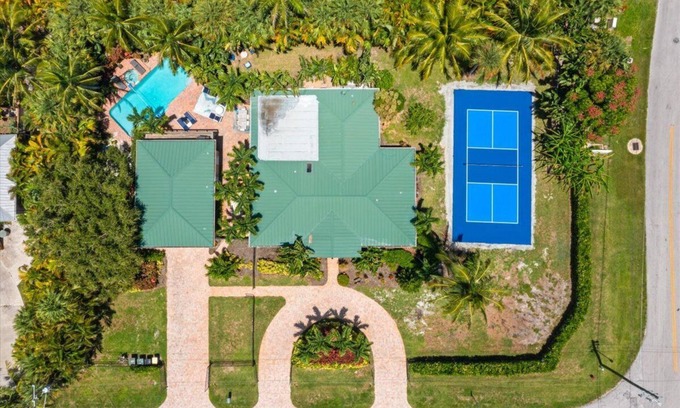 Fort Pierce House | Island Oasis & Coastal Cottage