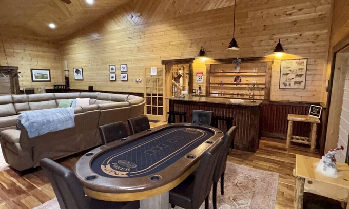 Island Park Cabin | Island Park~Sleeps 10~WiFi~HOT TUB~Yellowstone