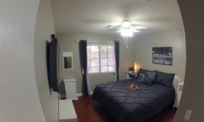 Silverado Ranch House | Island Rio ~ Lux. Priv. Bed/Bath ~ 10 Min Strip/LAS ~ Hi Tech ~ 50" WidesScreen