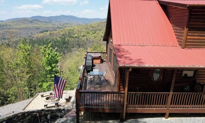 Ridgeline Vistas Cabin | It's All About The View! 3 Bedrm/3 Bath Cabin Blue Ridge GA, Mineral Bluff GA