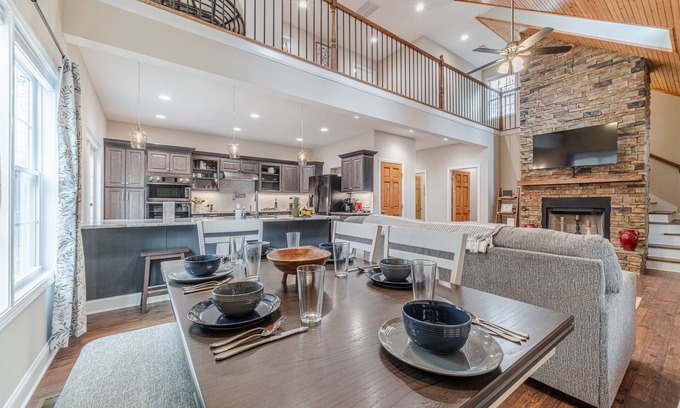 Helen Cabin | It's All Fun and Games - Modern Family Cabin Near Helen, Hot Tub, Games, Golf