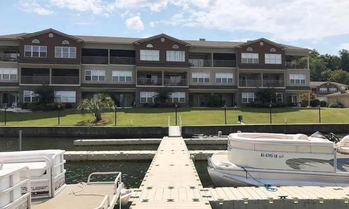 Alexander City Condo | It's time for Auburn Football! Book now. 6 sleeping places