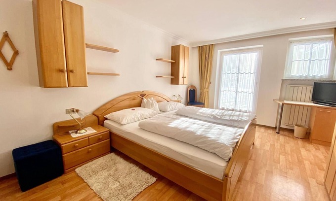 Bulla Apartment | Holiday apartment Sankt Ulrich (Ortisei di Val Gardena) for 1 - 3 persons with 1 bedroom - Holiday a