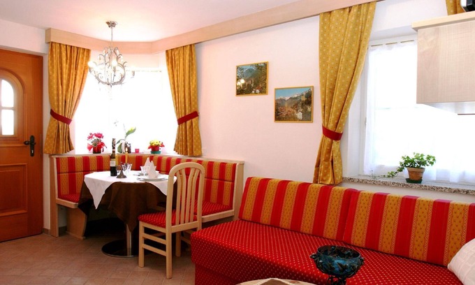 Bulla Apartment | Apartment Rosalpina with mountain view, garden and terrace