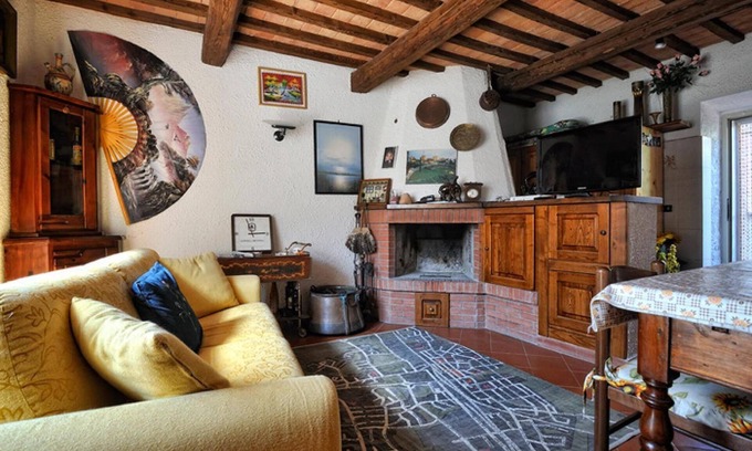 Castell'Azzara House | Rural farmhouse end 800 with outdoor veranda
