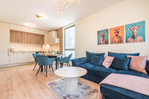 Saints Constantine and Helena Apartment | Ivy - Lux Apartment with Parking & Pool in Azur Panorama