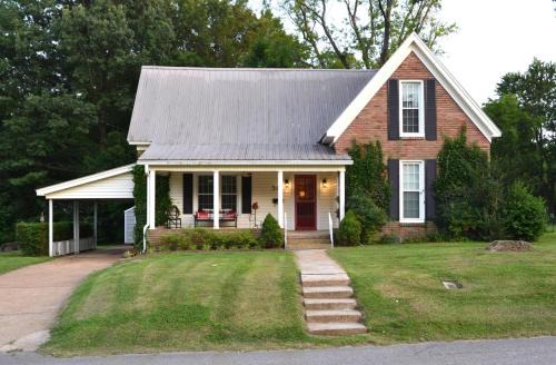 Greenfield House | Ivy Cottage in Greenfield TN