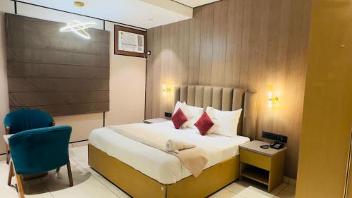 Jangpura Hotel | J Residency Near Nizamuddin Railway Station