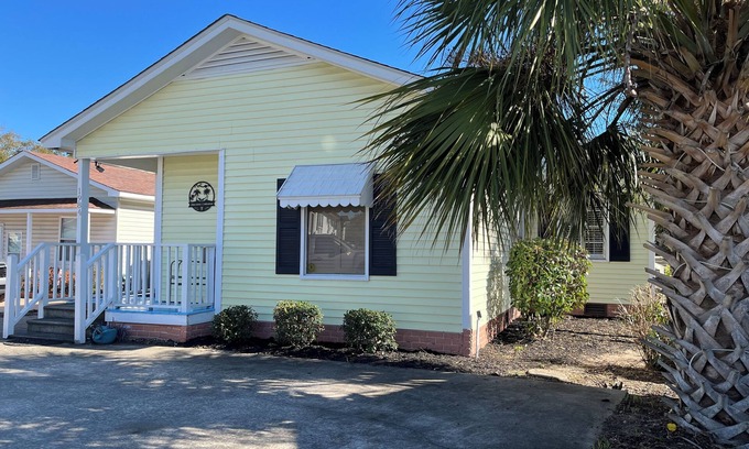 Garden City Cottage | Jacana Cabana - your relaxing oceanside escape!