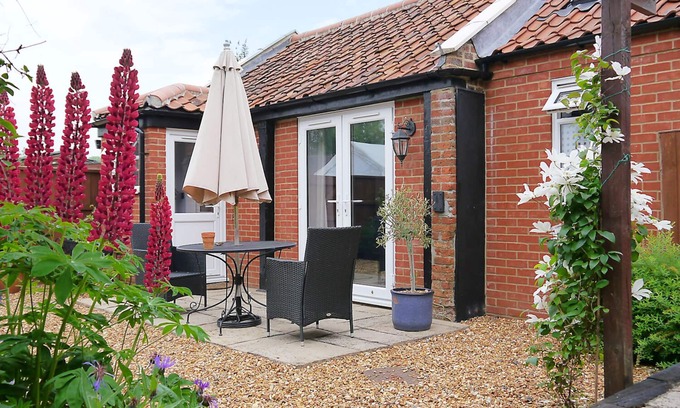 King's Lynn Cottage | JACK'S CORNER, pet friendly, character holiday cottage in King's Lynn