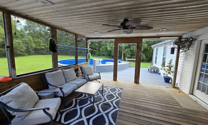 McCutcheon Field House | Jacksonville Ranch with private Hottub and Pool, stocked Pond with row boat, Bike and Hiking trails