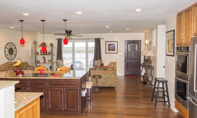 Langston Bed & Breakfast | Jacob's Suite at Ballards by The Lake