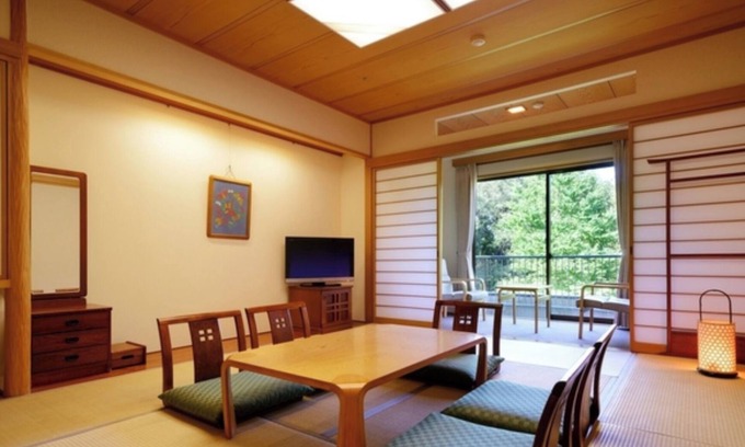 Iwanuma Hotel | Japanesestyle room with 10 tatami mats and a bath/Iwanuma Miyagi