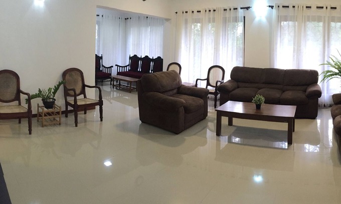 Hikkaduwa House | Jaya Villa 4 BR with a private pool