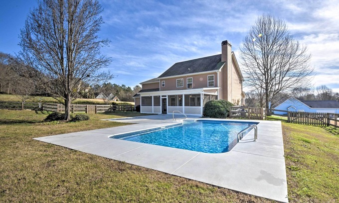 Jefferson House | Jefferson Home w/Screened Patio - on 1 Acre!