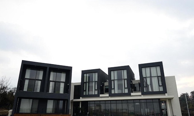 Aewol House | Jeju Claire de lune