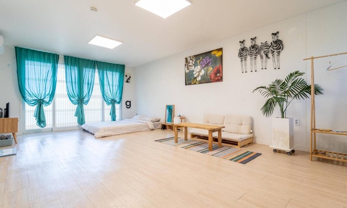 Jungmun House | Jeju Dalbam Pension