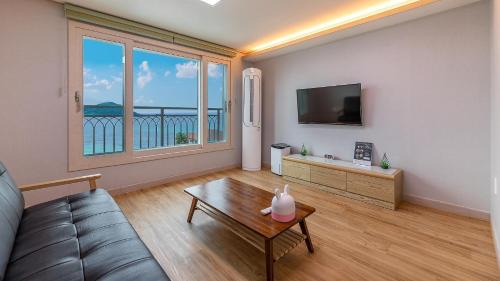 Hallim House | Jeju Jang Sugot Pension