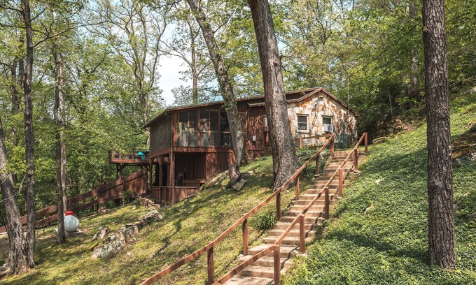 Licking Cabin | Jesse and James Hideout On “The Big Piney River”