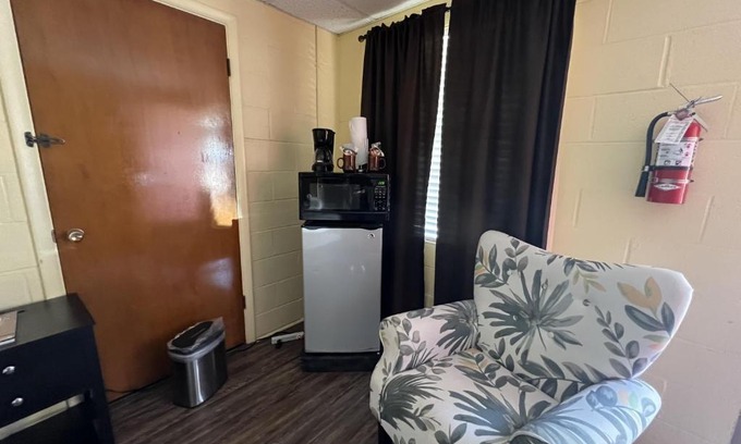 Mount Ida Hotel | JI4, King Guest Room at the Joplin Inn at entrance to the resort Hotel Room