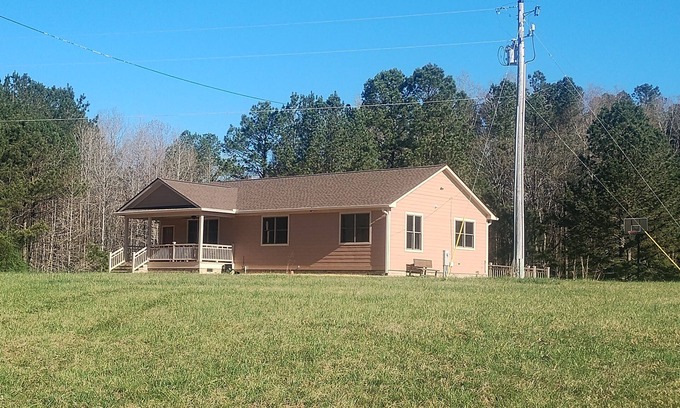Chapel Hill House | Jo Mac pond-side retreat