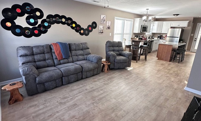 Clarksville House | Joe's Retreat: A charming 3-bedroom house in welcoming Clarksville