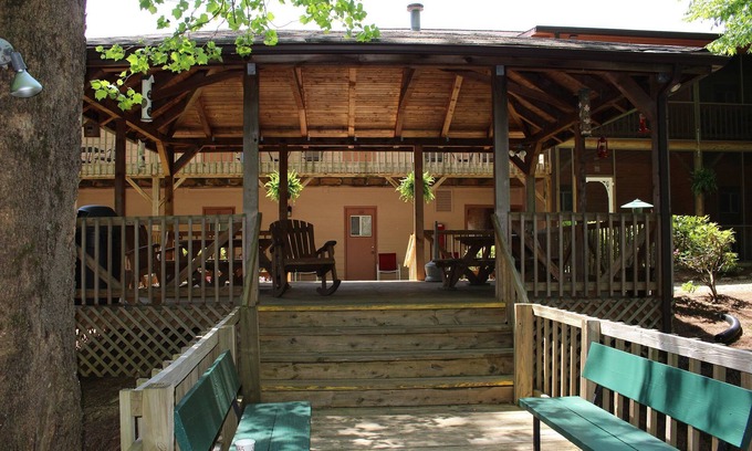 Maggie Valley Hotel | Jonathan Creek Inn and Villas