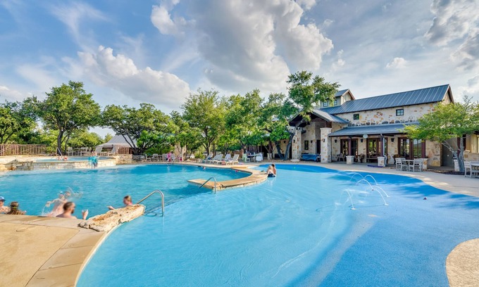 Jonestown Condo | Jonestown Condo on Lake Travis w/Community Pool!