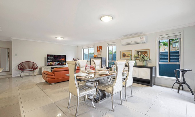 Jordan Springs House | Jordan Springs classic sweet 3Br home WiFi&Parking