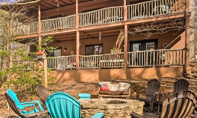 Franklin House | 'Joshua’s Lodge' w/Hot Tub + Mountain Views!