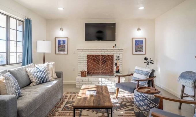 Twentynine Palms House | Joshua Tree Desert Views - King Beds | Fire Pit