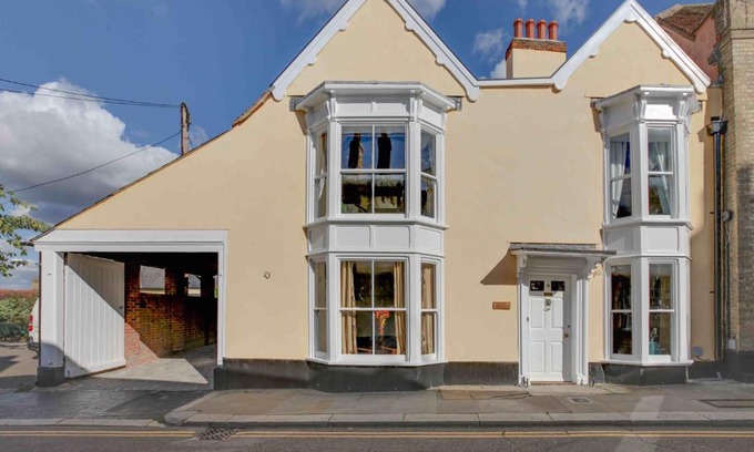 Heybridge House | Josua Medieval Living Maldon